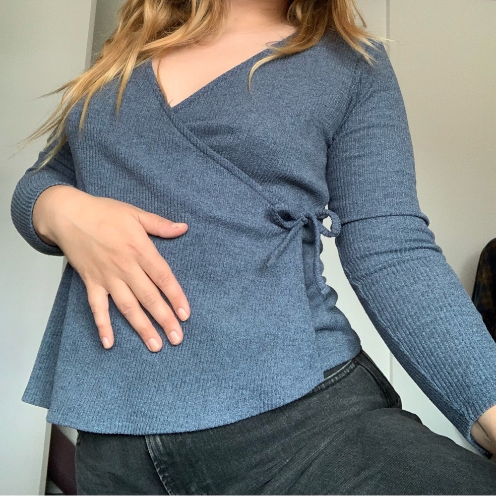 Soft blue Gap wrap ballet ripped sweater size M